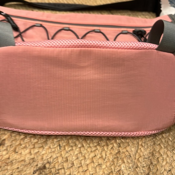 FREE PEOPLE MOVEMENT NWTS PINK & BLACK BACKPACK STYLED W. GRAY FURRY PATCHES - Picture 7 of 7